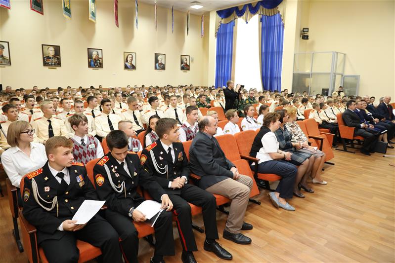 В Московском президентском кадетском училище Росгвардии состоялось торжественное мероприятие, посвящённое вручению стипендии им. Героя России генерал-полковника А.А. Романова