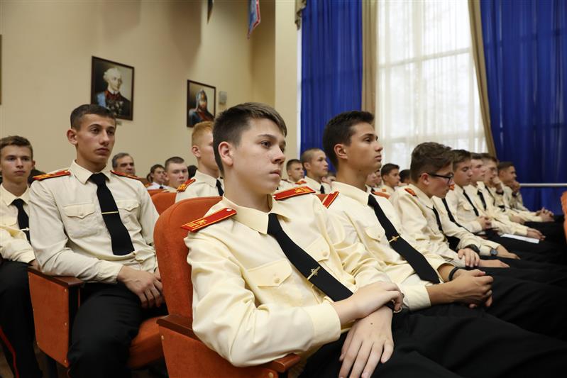 В Московском президентском кадетском училище Росгвардии состоялось торжественное мероприятие, посвящённое вручению стипендии им. Героя России генерал-полковника А.А. Романова