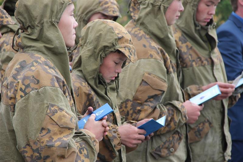 Сотрудники управления Росгвардии по Ямало-Ненецкому автономному округу в качестве инструкторов приняли участие в сборах "Горные стрелки" для допризывной молодежи