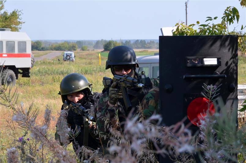 Сотрудники и военнослужащие Управления Росгвардии по Тамбовской области отработали совместные оперативные действия