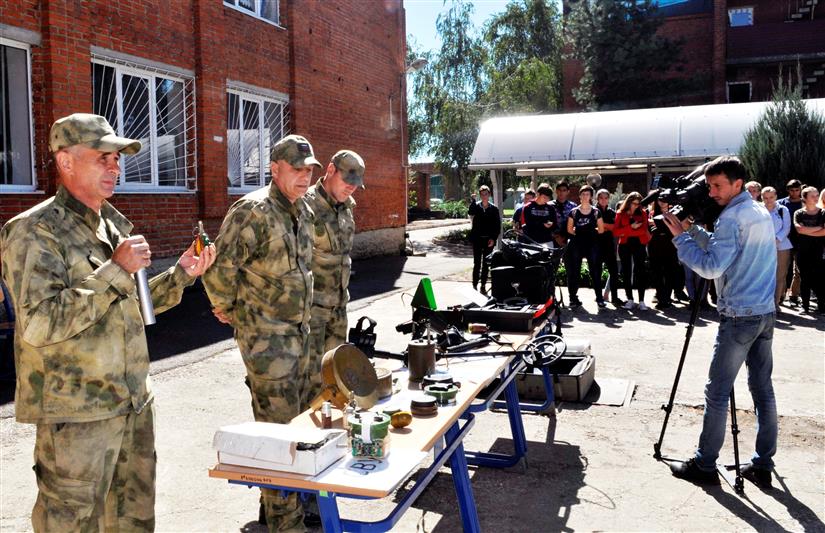 Омоновцы Адыгеи провели для студентов открытое занятие, посвящённое мерам и методам самозащиты от преступных посягательств