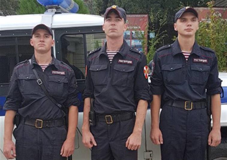 Военнослужащие Росгвардии оказали помощь ребёнку, получившему тепловой удар во время автопутешествия по Крыму
