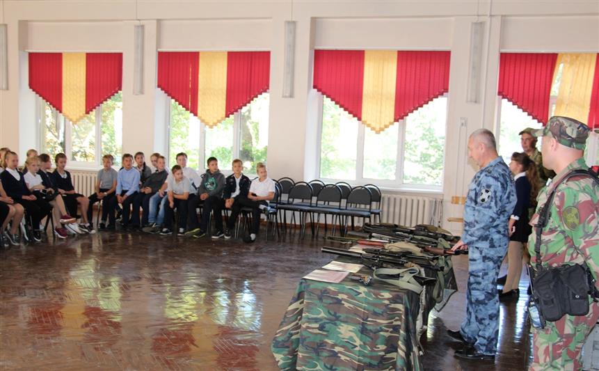 Донские росгвардейцы провели комплекс мероприятий в честь 70-летия со дня рождения Героя России генерал-полковника Анатолия Романова (фото, видео)