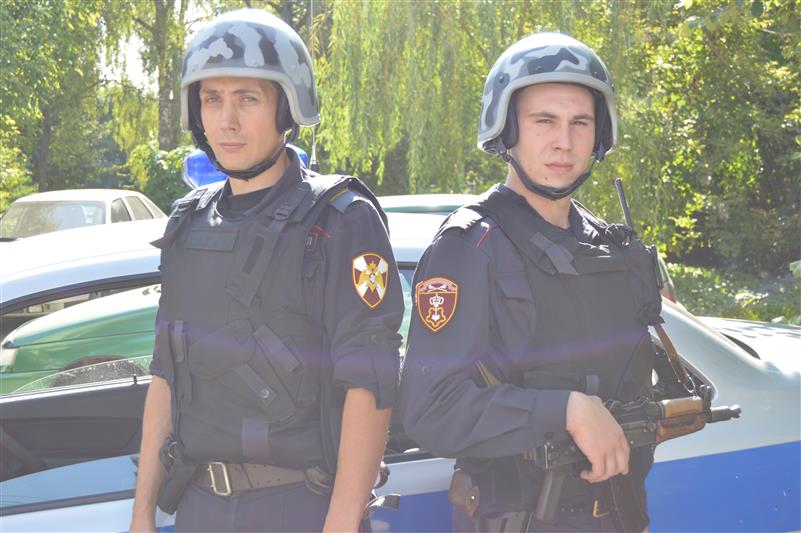 Орловские росгвардейцы оказали доврачебную помощь мужчине, попавшему под машину 