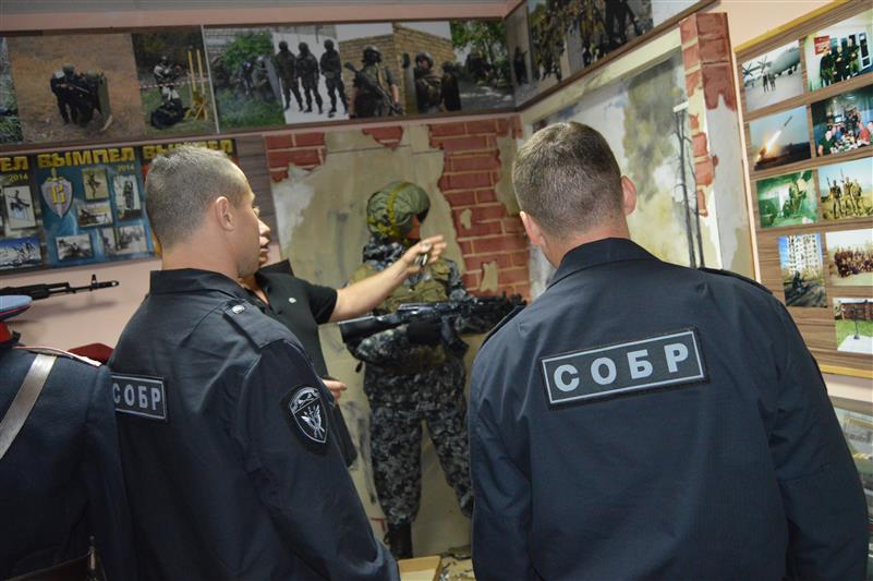 Музей спецназа в Орле посетили сотрудники СОБР