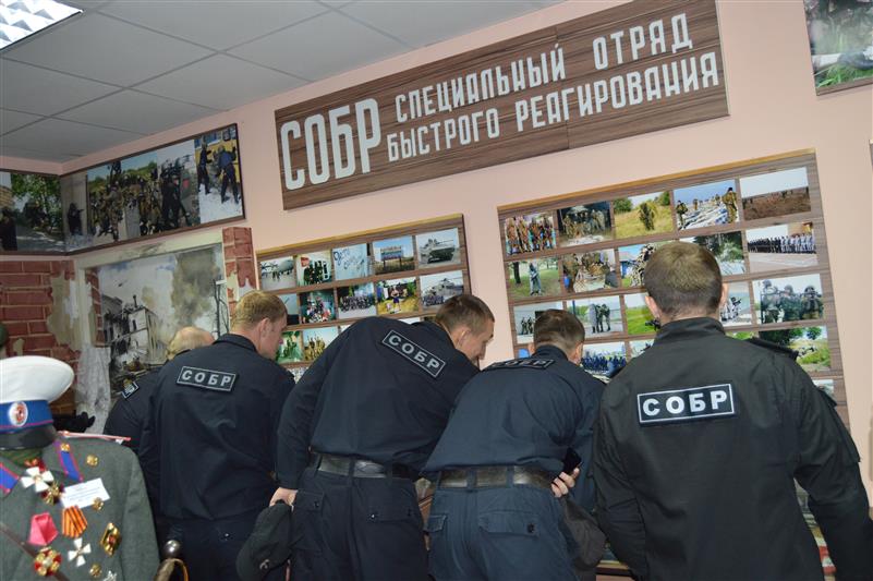 Музей спецназа в Орле посетили сотрудники СОБР