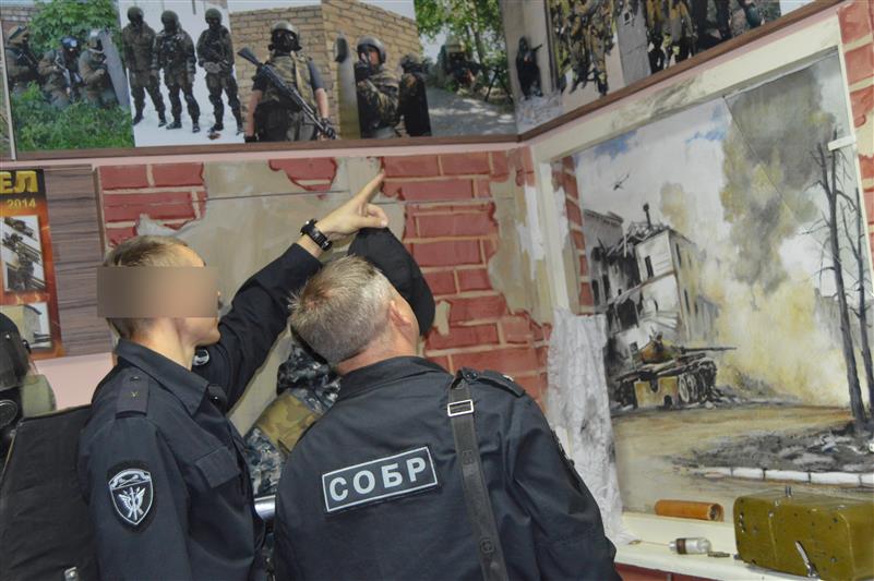 Музей спецназа в Орле посетили сотрудники СОБР