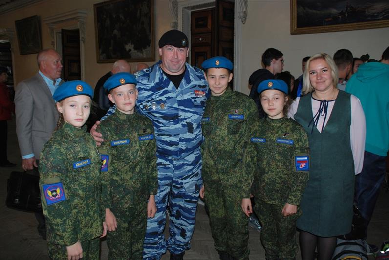 В Екатеринбурге росгвардейцы приняли участие в круглом столе, посвященном Герою России генерал-полковнику Анатолию Романову