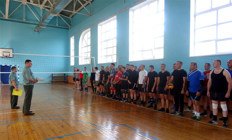 В преддверии 70-летия генерал-полковника Анатолия Романова белгородские росгвардейцы провели турнир по волейболу