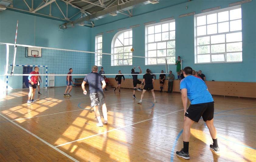 В преддверии 70-летия генерал-полковника Анатолия Романова белгородские росгвардейцы провели турнир по волейболу