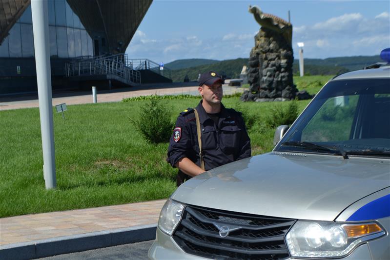 Росгвардия приняла участие в обеспечении правопорядка на Восточном экономическом форуме (фото)