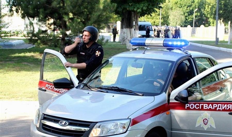 Сотрудники Южного округа Росгвардии задержали и передали полиции грабителей