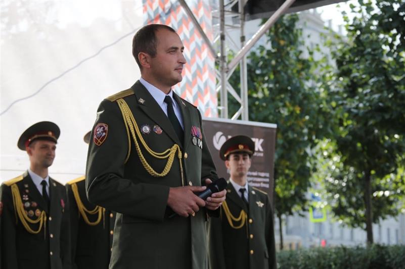Творческий коллектив журнала «На боевом посту» и артисты Ансамбля песни и пляски Центрального округа Росгвардии поздравили москвичей с Днём города 
