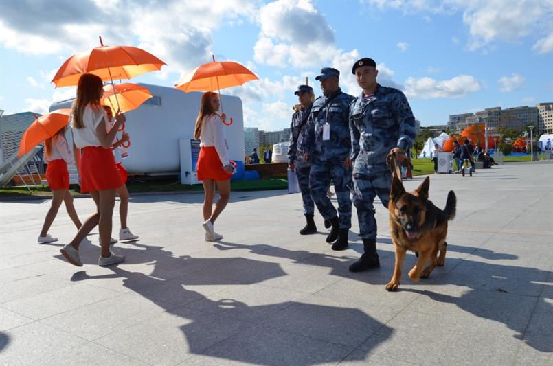 Росгвардия приняла участие в обеспечении правопорядка на Восточном экономическом форуме (фото)