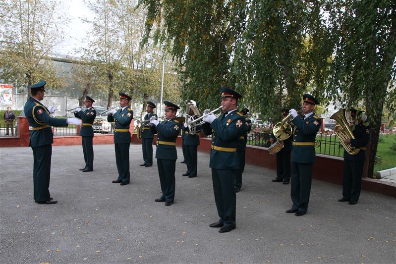 Генерал-полковник Сергей Захаркин провёл встречу с профессорско-преподавательским составом и курсантами Новосибирского института Росгвардии