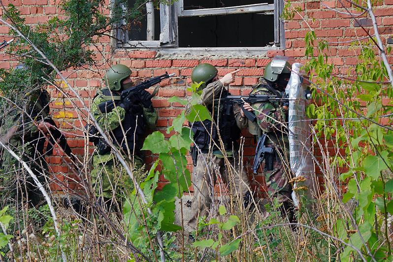 В Приволжском округе сотрудники и военнослужащие Росгвардии отработали слаженность действий в ходе комплексных тактико-строевых занятий