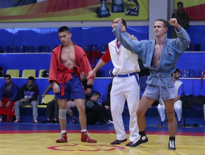 В Екатеринбурге состоялся чемпионат Уральского округа Росгвардии по самбо, посвященный 70-летию Героя России генерал-полковника Анатолия Романова