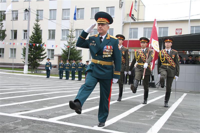 Состоялась торжественная церемония вручения Боевого знамени Новосибирскому военному институту им. И.К. Яковлева (фото, видео)