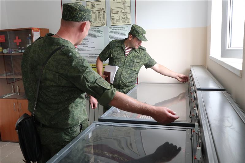 В Кабардино-Балкарии врио заместителя командующего Северо-Кавказским округом Росгвардии провёл показное занятие по переводу техники и вооружения на осенне-зимний режим эксплуатации
