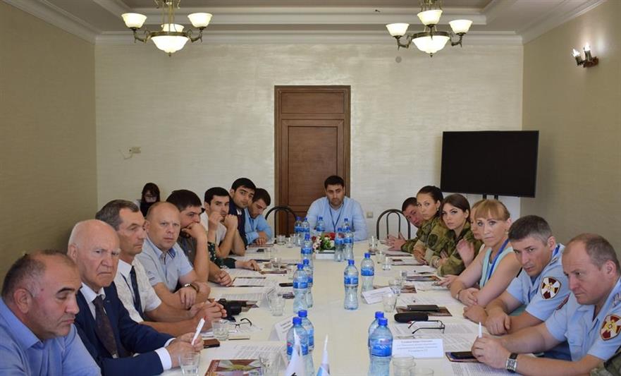 На форуме "Каспий-2018" сотрудники и военнослужащие Росгвардии приняли участие в круглом столе по вопросам патриотического воспитания молодежи