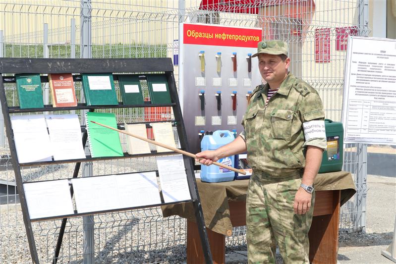 В Кабардино-Балкарии врио заместителя командующего Северо-Кавказским округом Росгвардии провёл показное занятие по переводу техники и вооружения на осенне-зимний режим эксплуатации