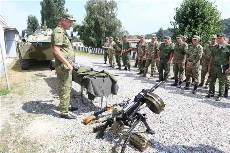 В Кабардино-Балкарии врио заместителя командующего Северо-Кавказским округом Росгвардии провёл показное занятие по переводу техники и вооружения на осенне-зимний режим эксплуатации