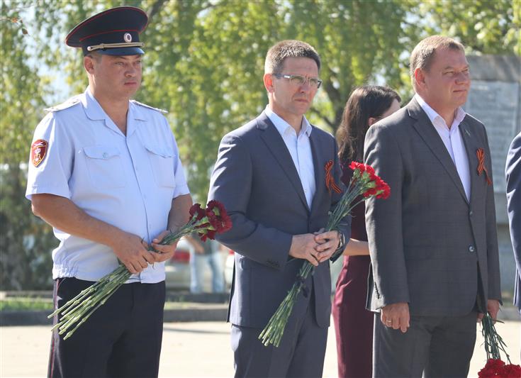 В Крымском районе представители Росгвардии приняли участие в торжественной церемонии захоронения останков крымчанина Фёдора Чёрного, погибшего в годы войны под Смоленском
