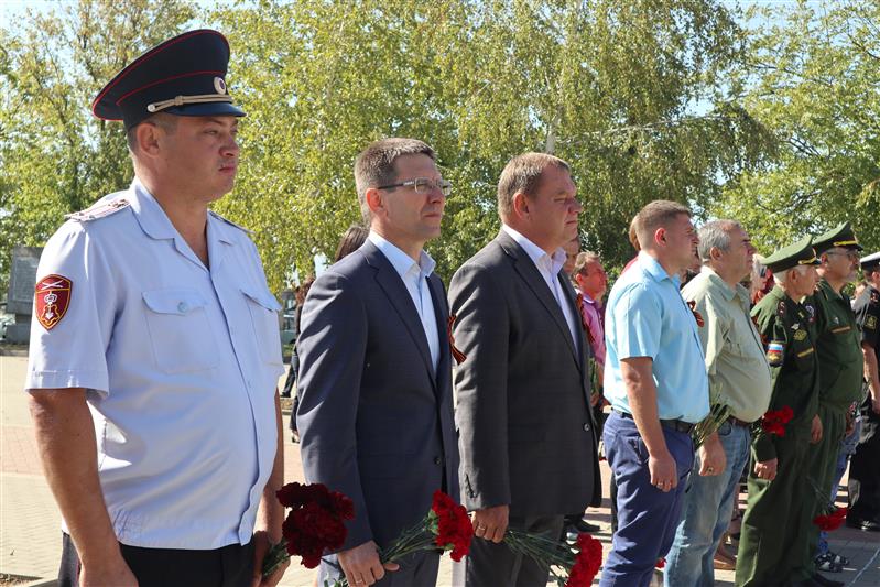 В Крымском районе представители Росгвардии приняли участие в торжественной церемонии захоронения останков крымчанина Фёдора Чёрного, погибшего в годы войны под Смоленском