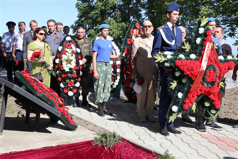 В Крымском районе представители Росгвардии приняли участие в торжественной церемонии захоронения останков крымчанина Фёдора Чёрного, погибшего в годы войны под Смоленском
