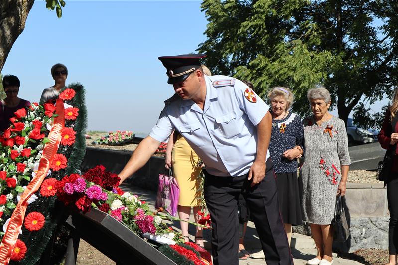 В Крымском районе представители Росгвардии приняли участие в торжественной церемонии захоронения останков крымчанина Фёдора Чёрного, погибшего в годы войны под Смоленском