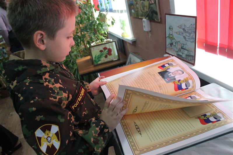 Кадеты тольяттинского класса имени Героя России Анатолия Романова побывали в гостях у росгвардейцев
