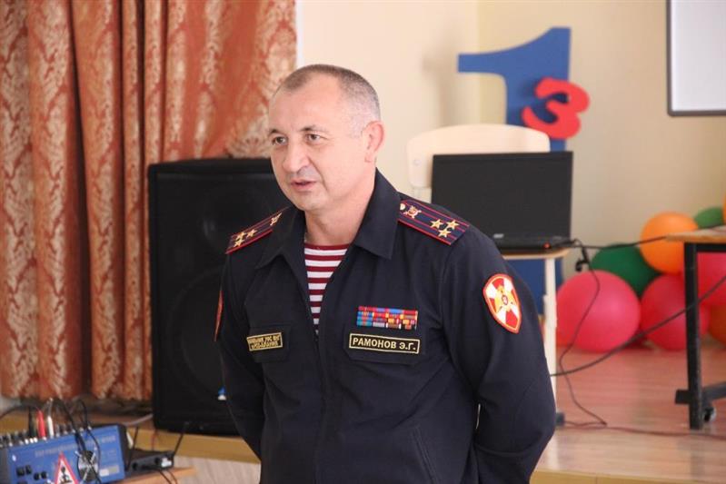 На уроке мужества росгвардейцы рассказали Владикавказским школьникам о Герое России Анатолии Романове