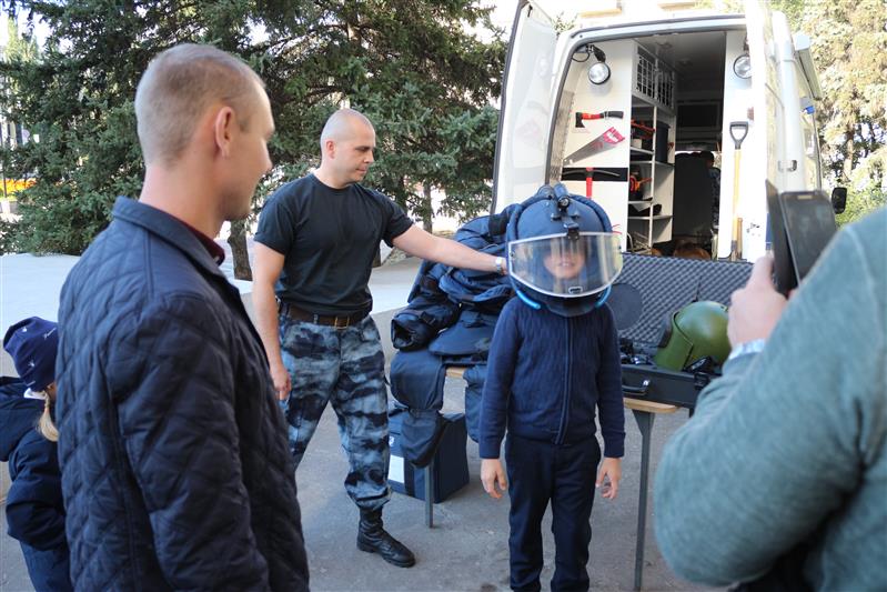 В Волгограде и Волжском прошли концерты ансамбля песни и пляски Южного округа Росгвардии в рамках акции «Пока сердца для чести живы…» 