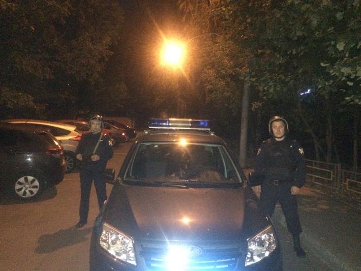 Сотрудники вневедомственной охраны задержали девушку, незаконно проникшую на территорию дошкольного учреждения в Москве