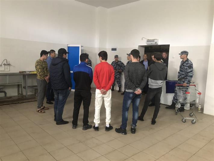 Сотрудники ОМОН и полиции провели оперативно-профилактическую операцию «Нелегал-2018»