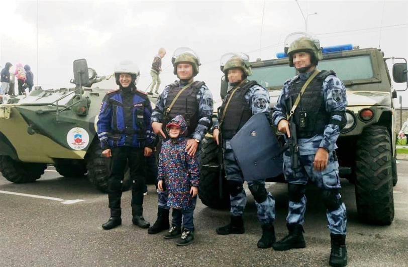 Петербургские омоновцы приняли участие в акции по профилактике детского травматизма на дорогах