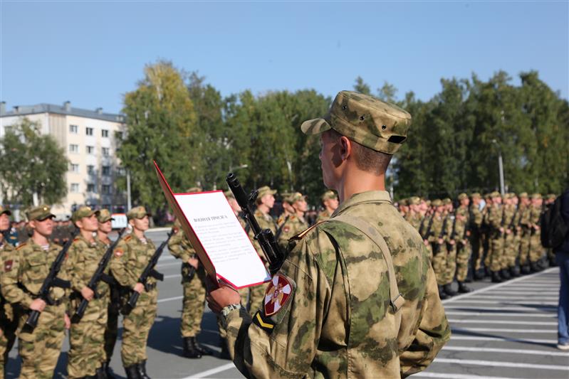 Курсанты первого курса Новосибирского военного института имени генерала армии И.К. Яковлева приняли военную присягу