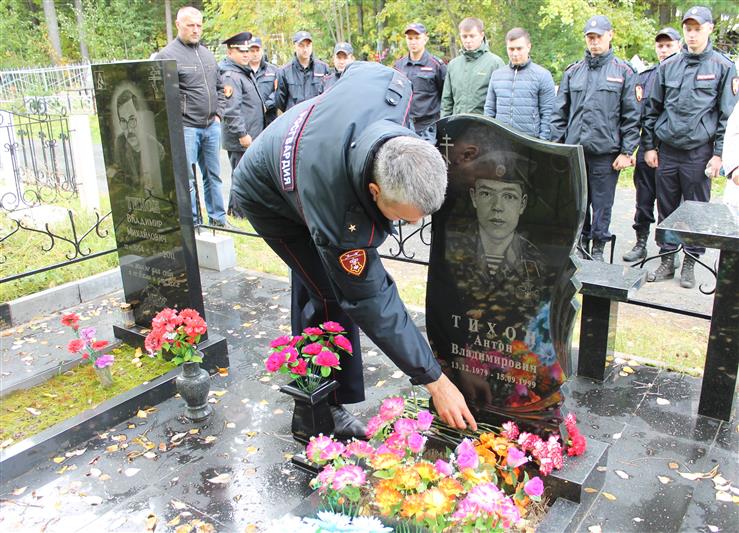 Бойцы Росгвардии почтили память своего товарища Антона Тихона, погибшего при исполнении воинского долга в Дагестане