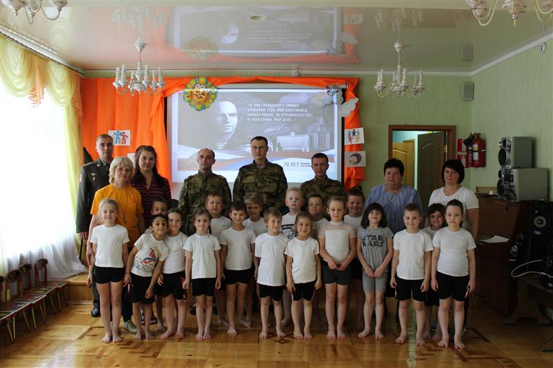 В ознаменование юбилея Анатолия Романова росгвардейцы Коми организовали военно-спортивную эстафету для дошкольников