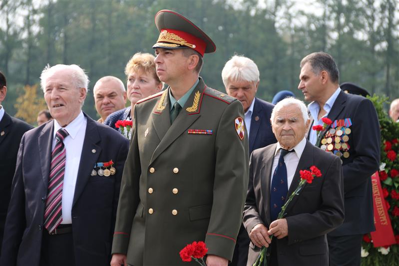 Военнослужащие и сотрудники Северо-Западного округа Росгвардии почтили память жертв блокадного Ленинграда