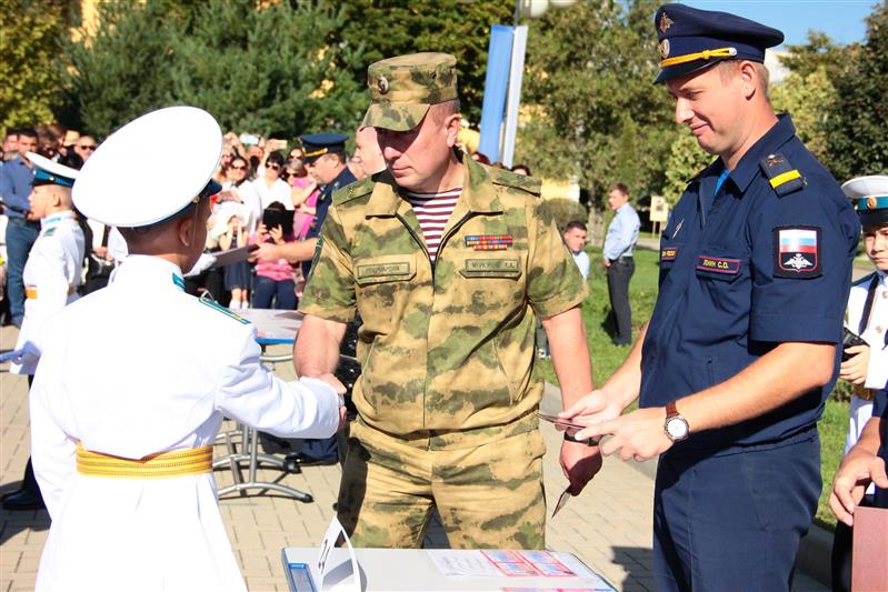 В Краснодаре начальник регионального управления Росгвардии принял участие в церемонии посвящения в кадеты воспитанников