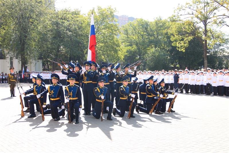 В Краснодаре начальник регионального управления Росгвардии принял участие в церемонии посвящения в кадеты воспитанников