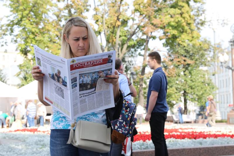 Творческий коллектив журнала «На боевом посту» и артисты Ансамбля песни и пляски Центрального округа Росгвардии поздравили москвичей с Днём города 