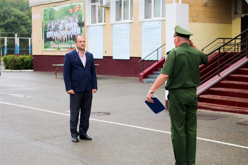 В кадетской школе им. генерала А.П. Ермолова состоялось торжественное построение в ознаменование предстоящего юбилея Героя России Анатолия Романова (фото, видео)