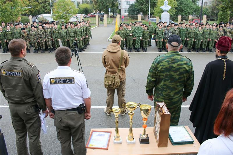 В кадетской школе им. генерала А.П. Ермолова состоялось торжественное построение в ознаменование предстоящего юбилея Героя России Анатолия Романова (фото, видео)