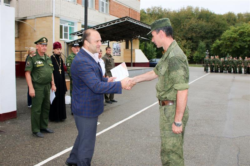 В кадетской школе им. генерала А.П. Ермолова состоялось торжественное построение в ознаменование предстоящего юбилея Героя России Анатолия Романова (фото, видео)