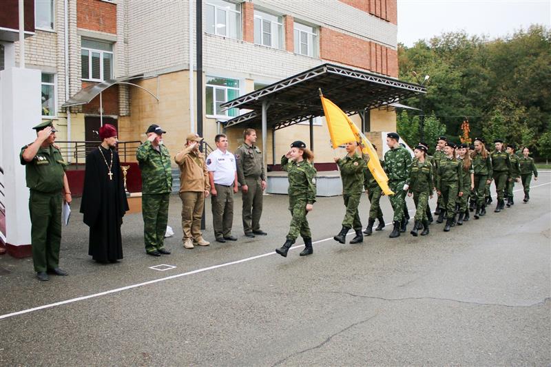 В кадетской школе им. генерала А.П. Ермолова состоялось торжественное построение в ознаменование предстоящего юбилея Героя России Анатолия Романова (фото, видео)