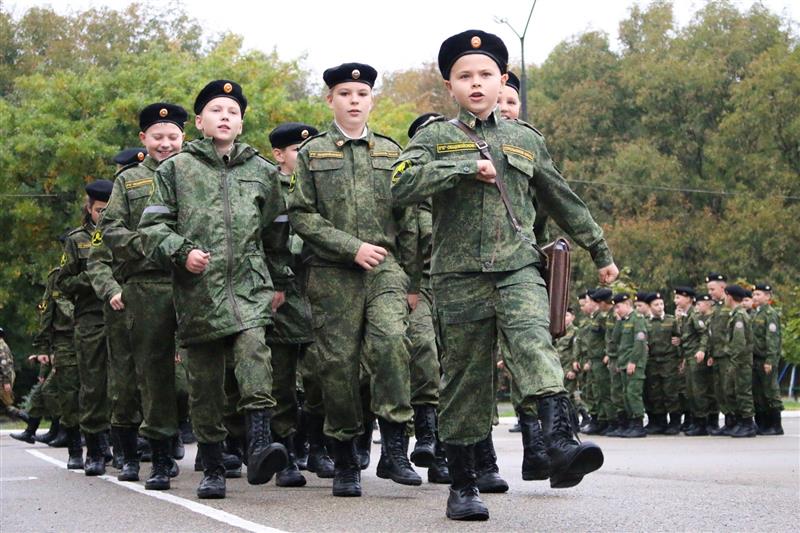 В кадетской школе им. генерала А.П. Ермолова состоялось торжественное построение в ознаменование предстоящего юбилея Героя России Анатолия Романова (фото, видео)