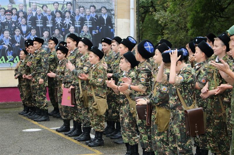 В кадетской школе им. генерала А.П. Ермолова состоялось торжественное построение в ознаменование предстоящего юбилея Героя России Анатолия Романова (фото, видео)
