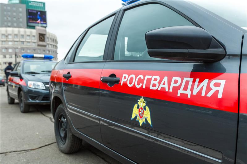 Челябинские росгвардейцы пресекли распространение наркотиков, передали полиции разыскивавшегося правонарушителя и задержали подозреваемого в убийстве 
